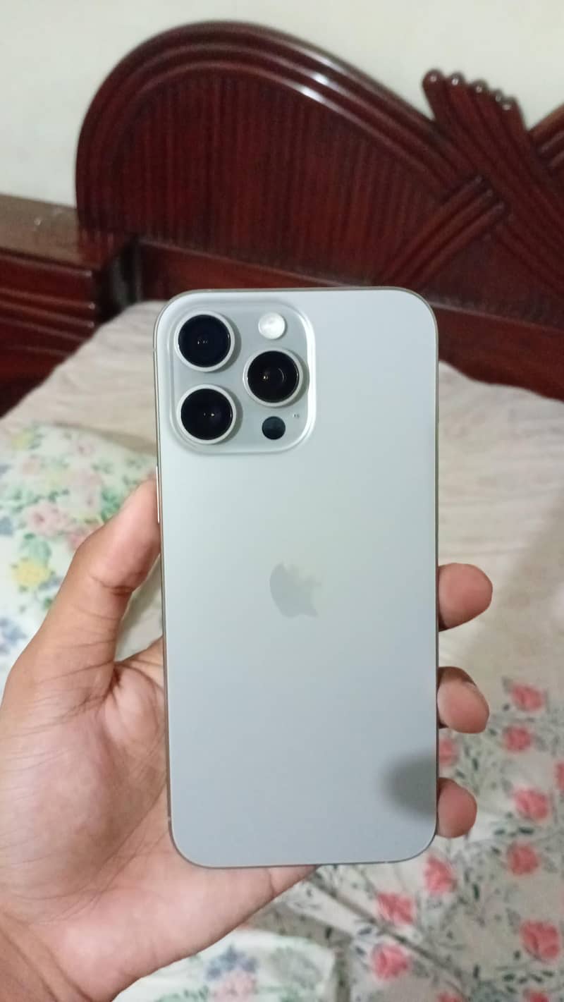 Apple iPhone 16 Pro Max 0