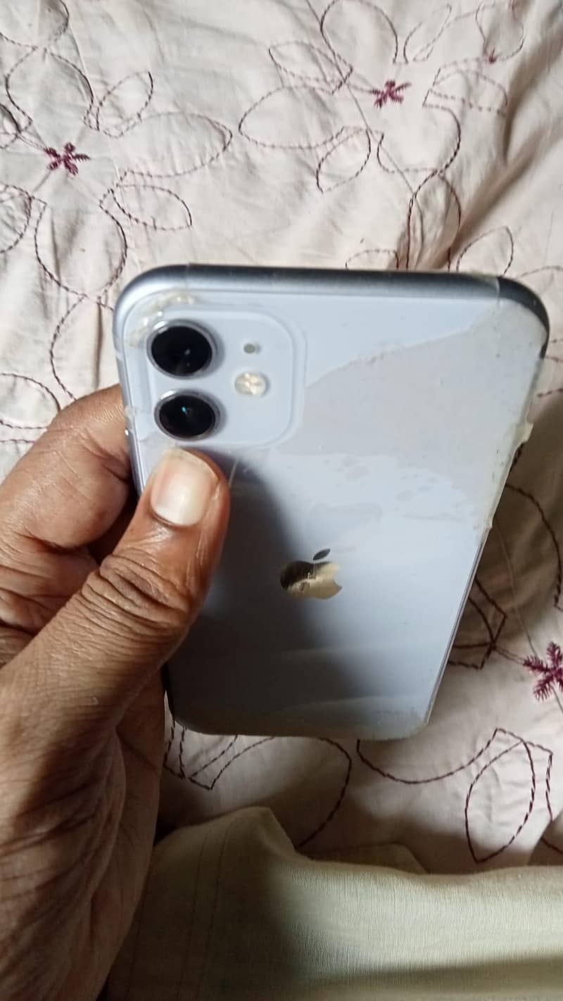 Apple iPhone 11 3