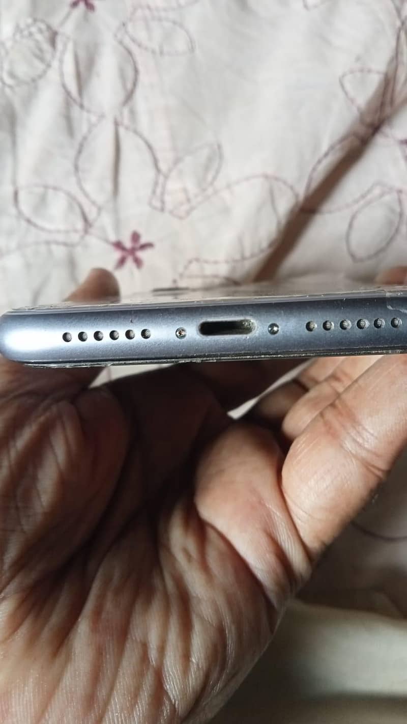 Apple iPhone 11 7