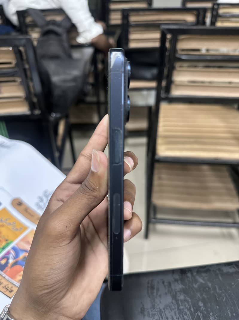 Apple iPhone 15 Pro 2