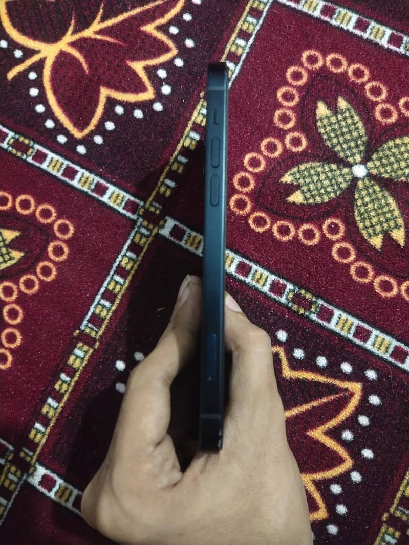 Apple iPhone 12 3
