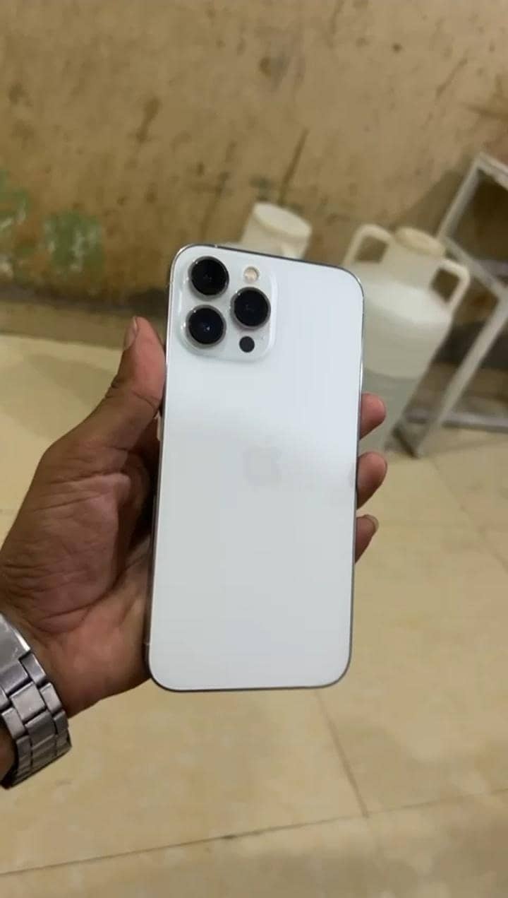 Apple iPhone 13 Pro Max 0