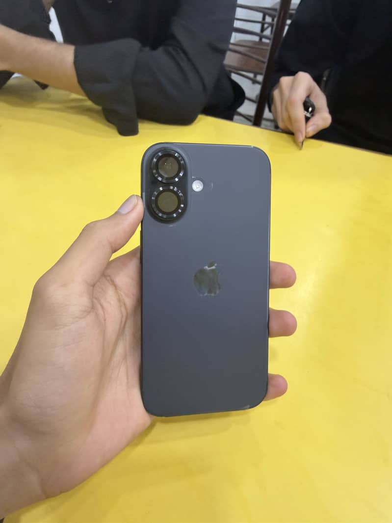 Apple iPhone 16 0