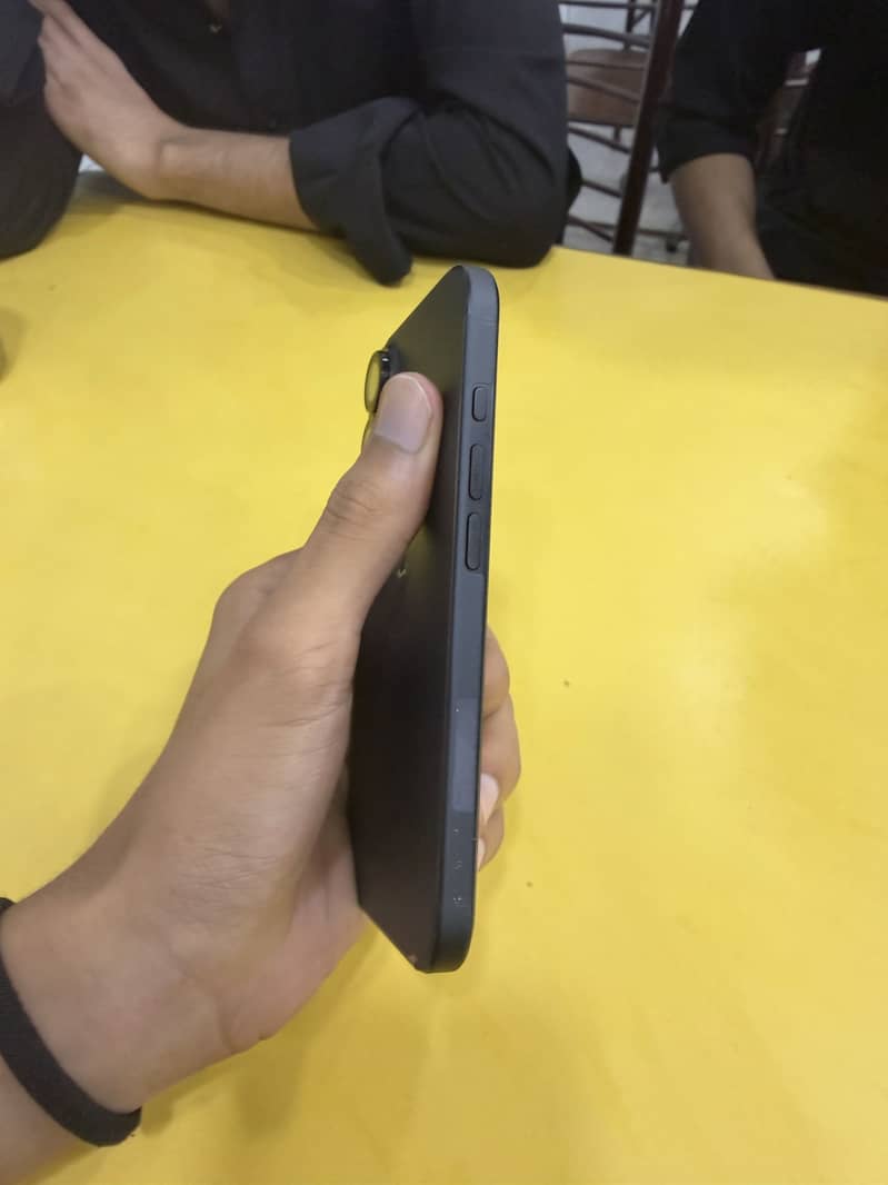 Apple iPhone 16 1