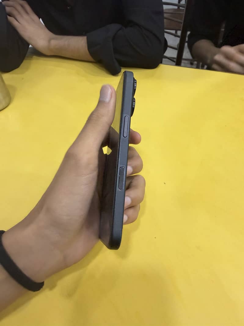 Apple iPhone 16 3