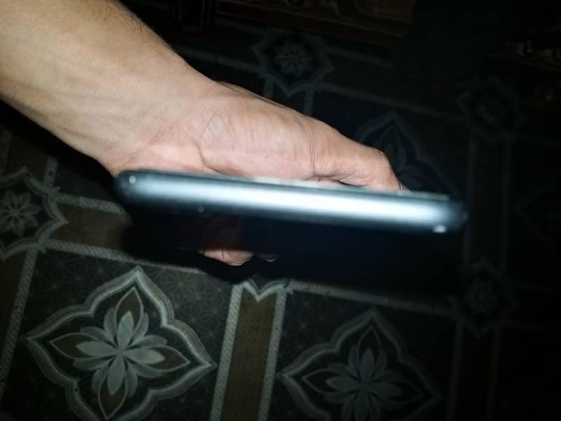 Apple iPhone 8 Plus 1