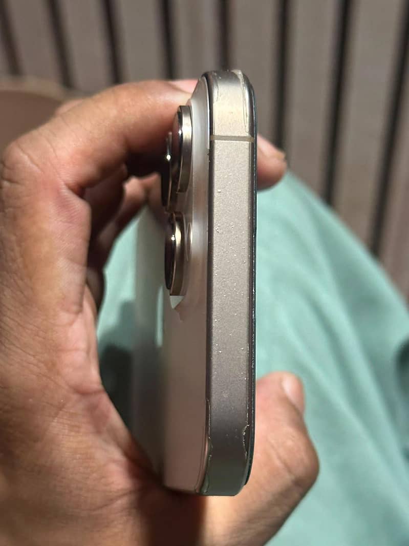 Apple iPhone 16 Pro Max 3