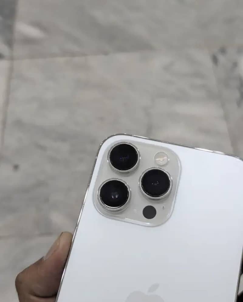 Apple iPhone 14 Pro Max 0