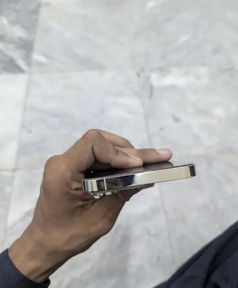Apple iPhone 14 Pro Max 1