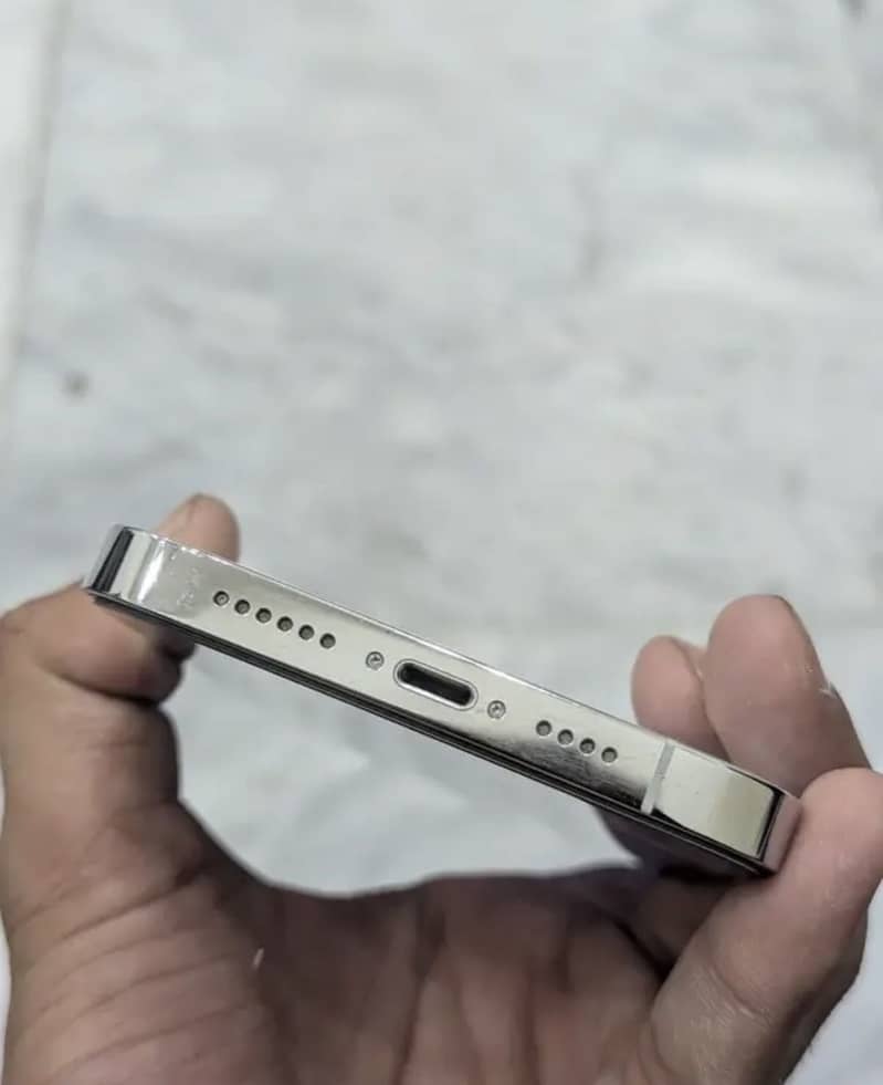 Apple iPhone 14 Pro Max 3