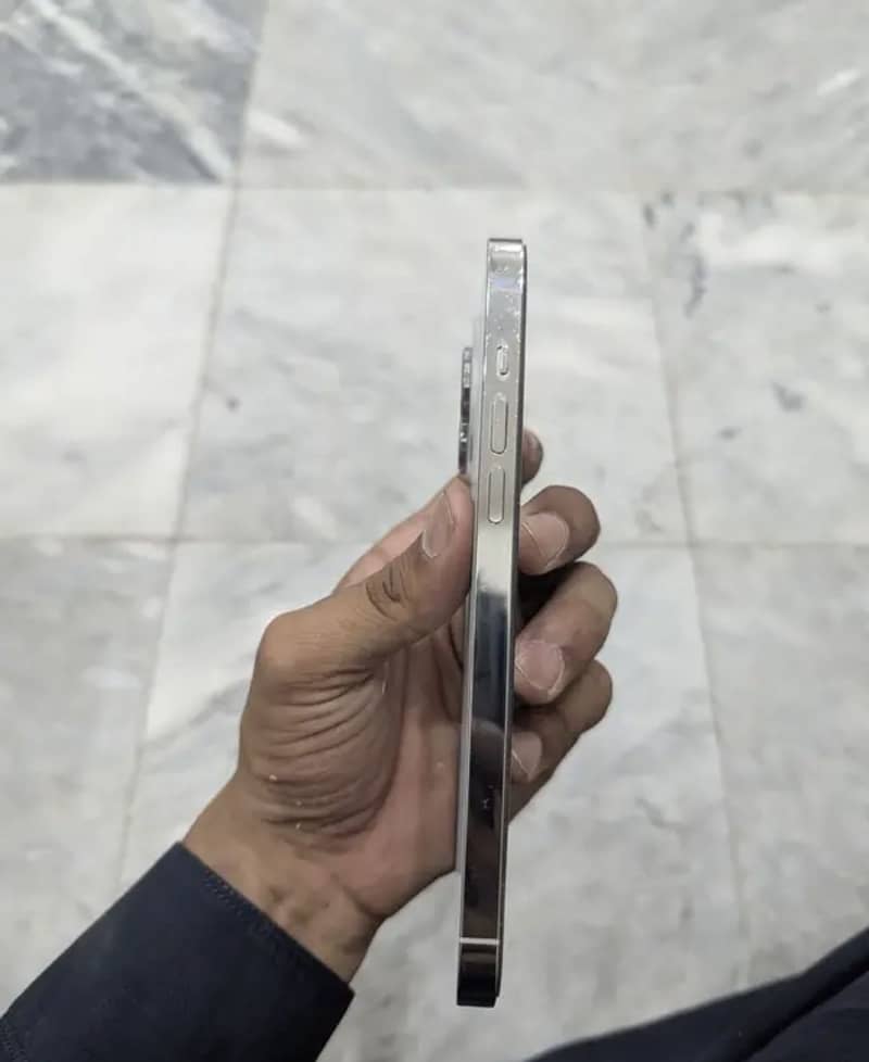 Apple iPhone 14 Pro Max 4