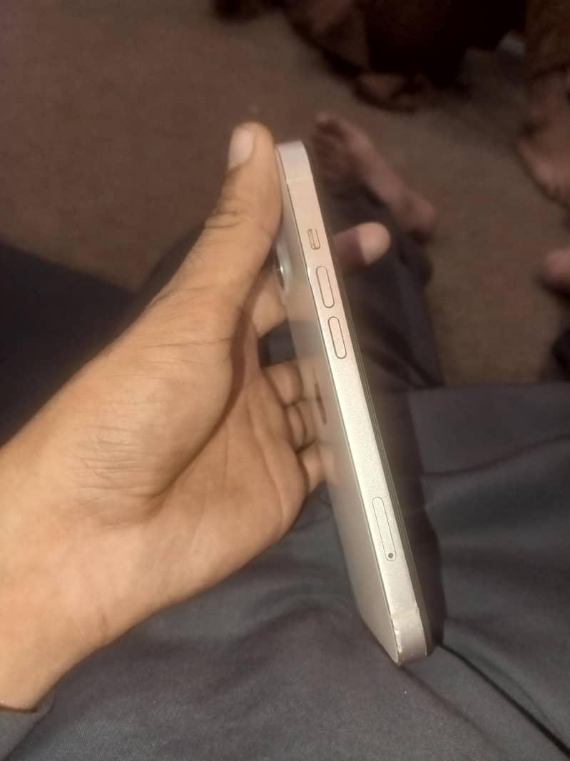 Apple iPhone 13 2