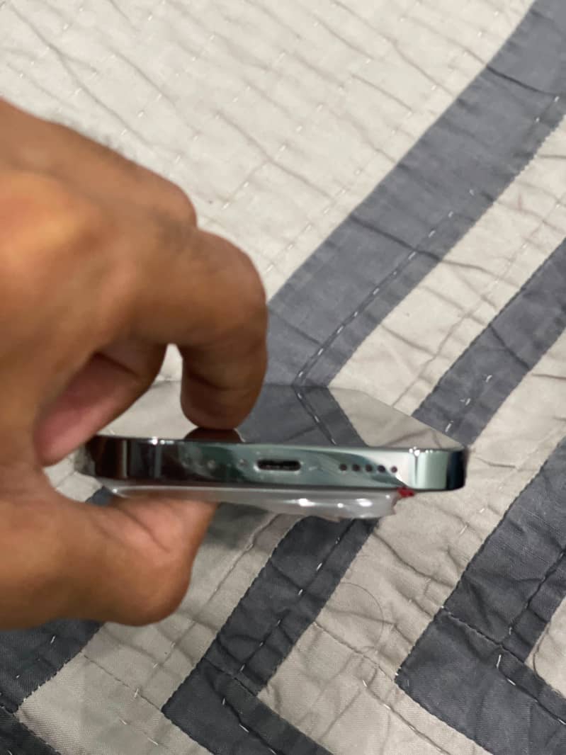 Apple iPhone 13 Pro 1