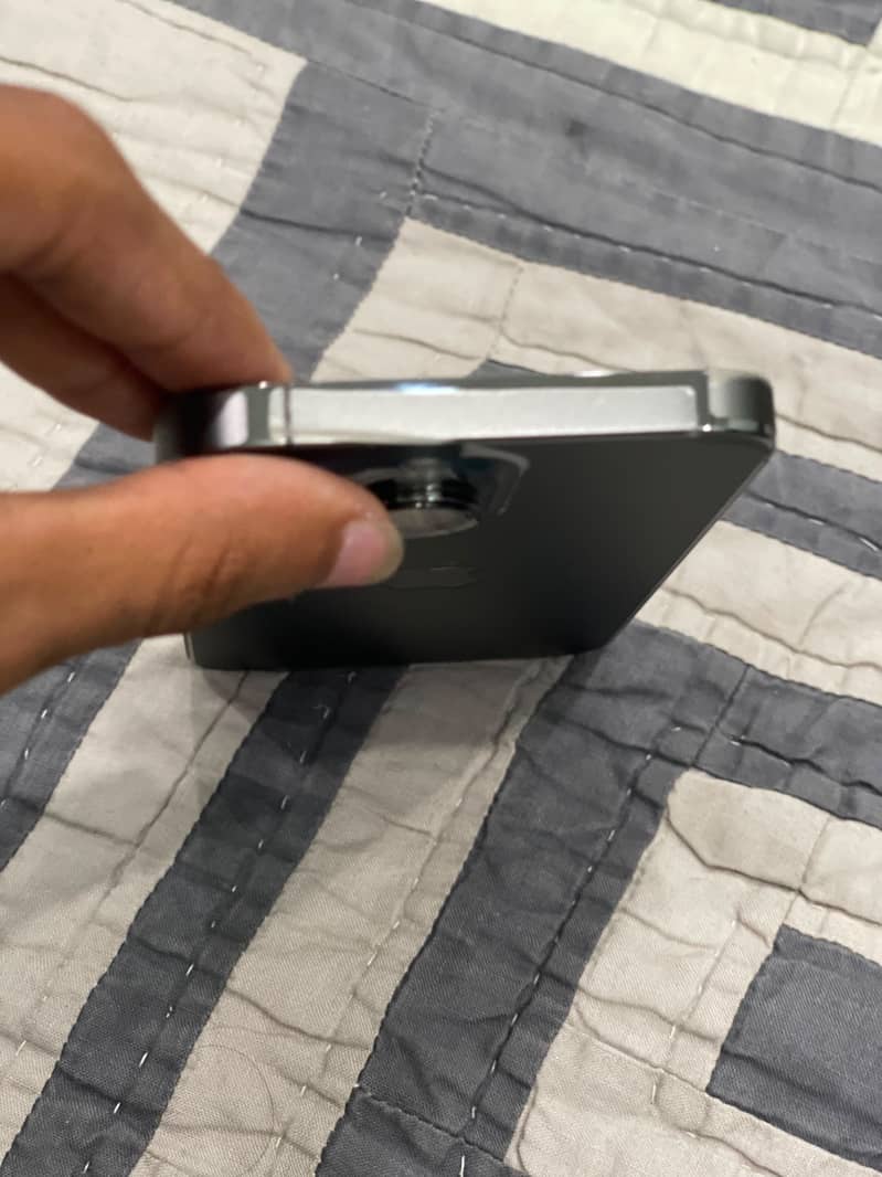 Apple iPhone 13 Pro 2