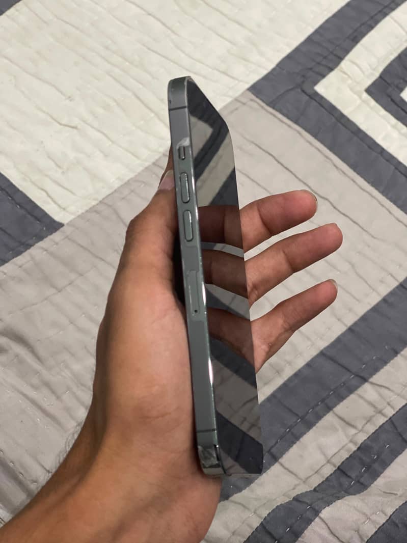 Apple iPhone 13 Pro 4