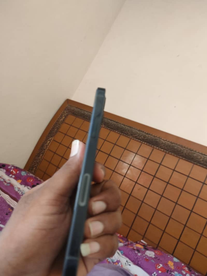 Apple iPhone 12 3
