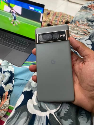 Google Pixel 7 Pro hazel green