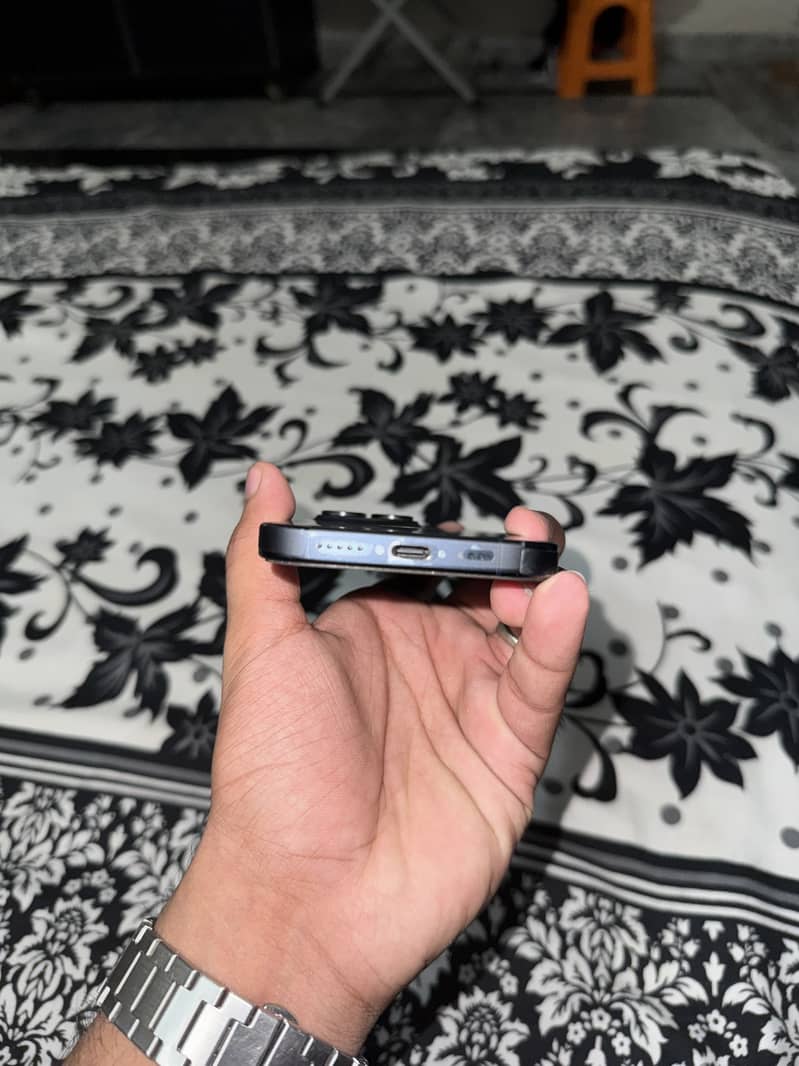 Apple iPhone 15 Pro 3