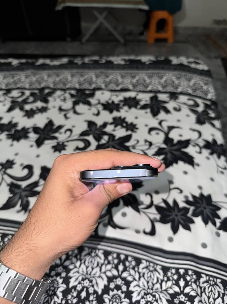 Apple iPhone 15 Pro 4