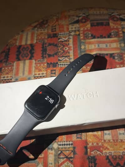 Apple Watch Series 4 44mm Space Grey – Excellent Condition