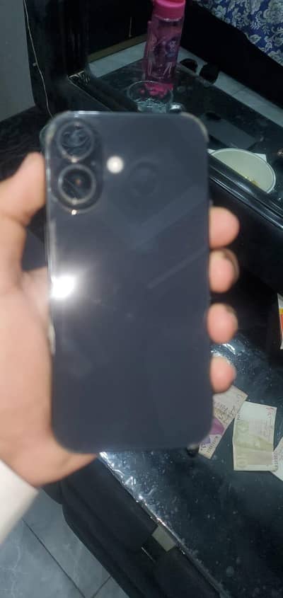 Apple iPhone 16