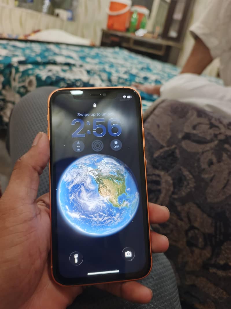Apple iPhone 11 4