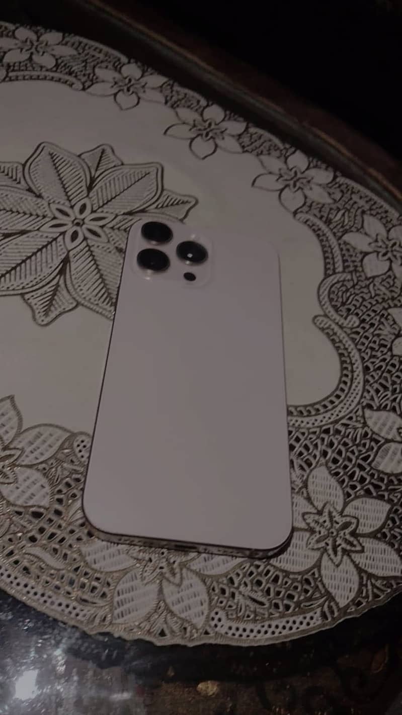 • IPHONE 16 PRO MAX 7