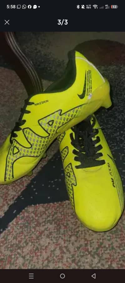 FOOTBALL SHOES/CLEATS