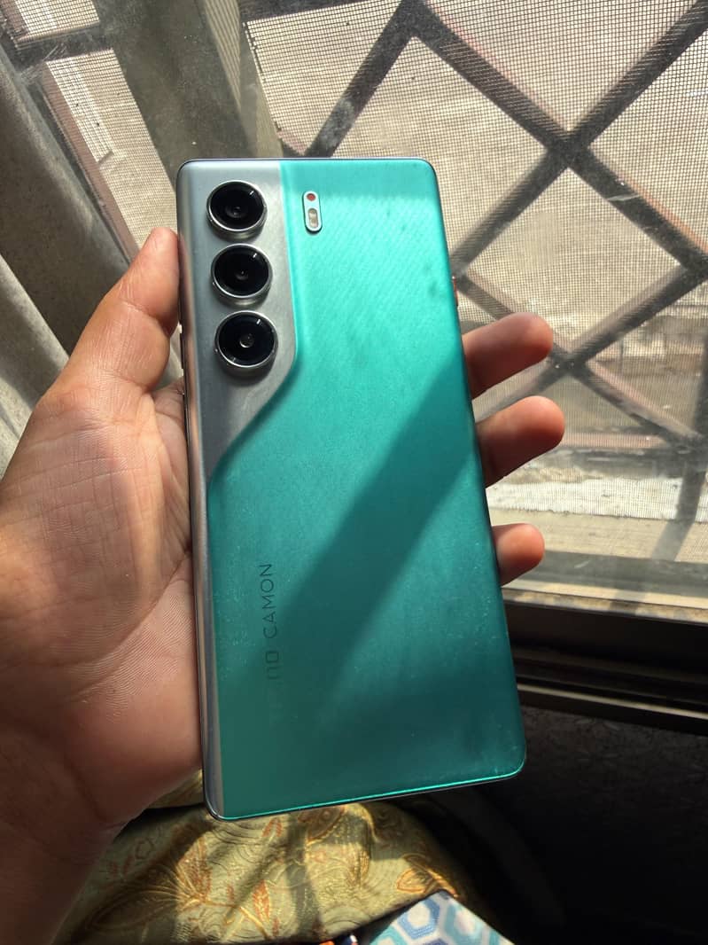 Tecno CAMON 40 Pro 0