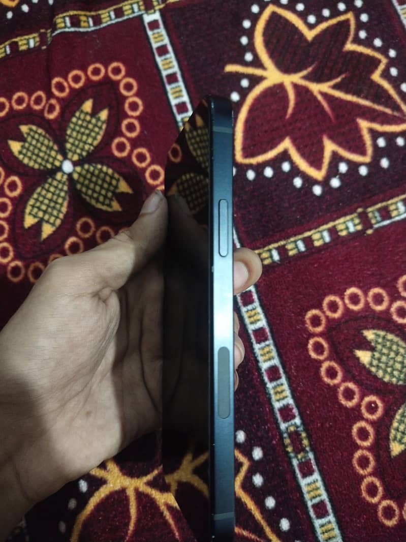Apple iPhone 12 3