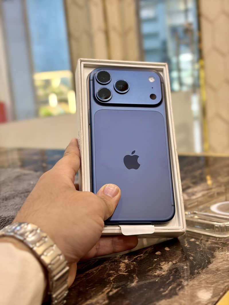 Apple iPhone 17 Pro Max 0