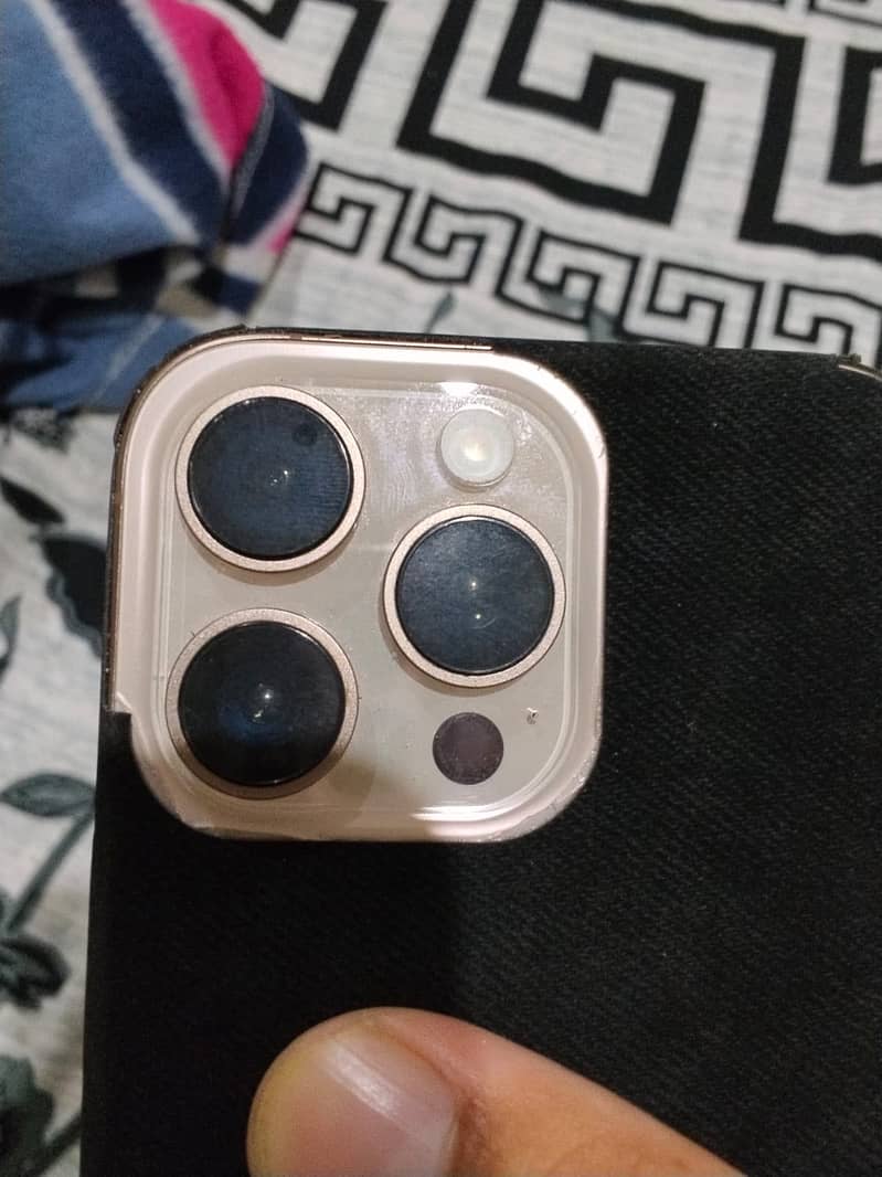 Apple iPhone 16 Pro Max 4
