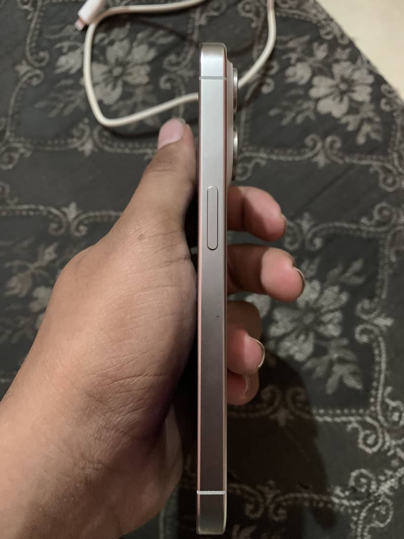 Apple iPhone 15 Pro 0