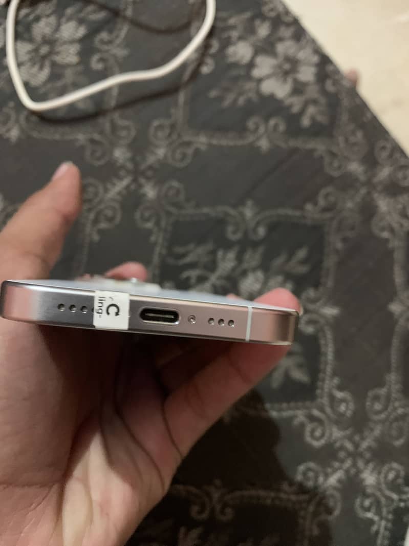 Apple iPhone 15 Pro 3