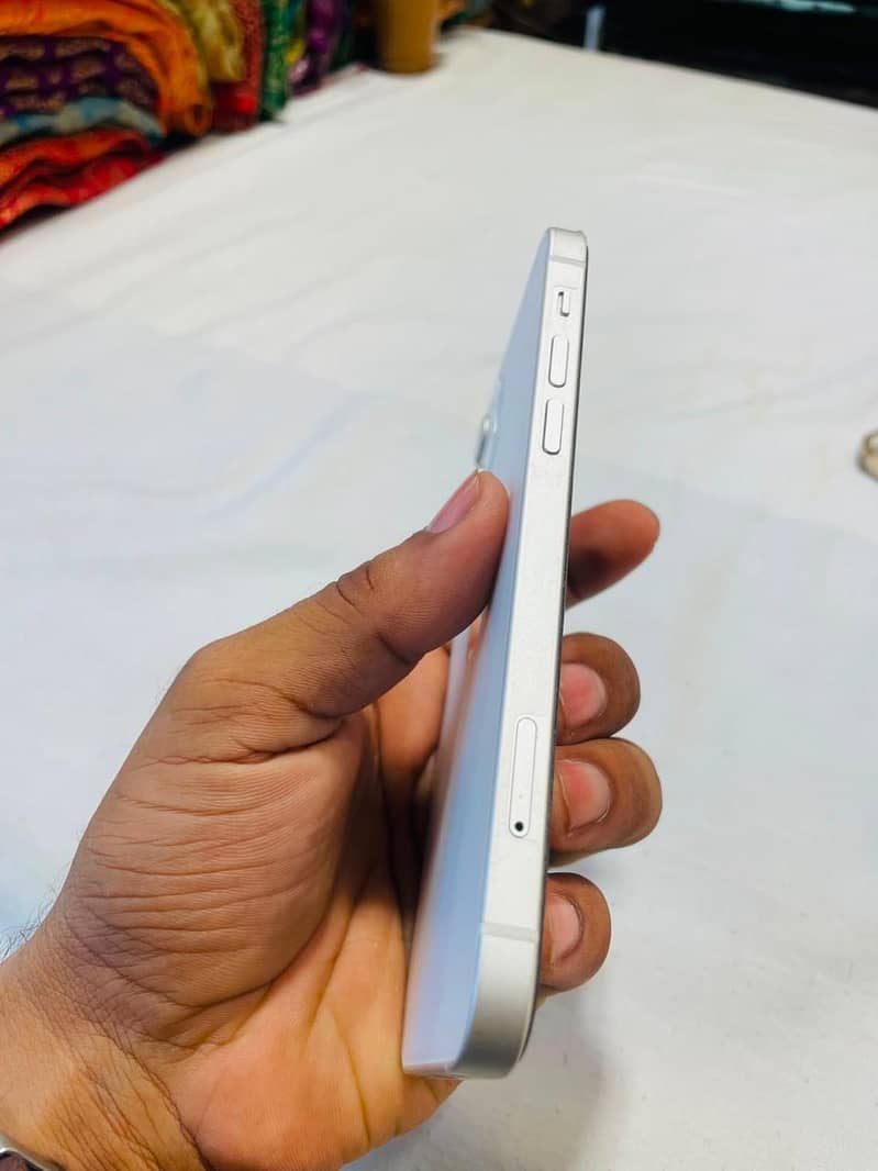 Apple iPhone 12 1