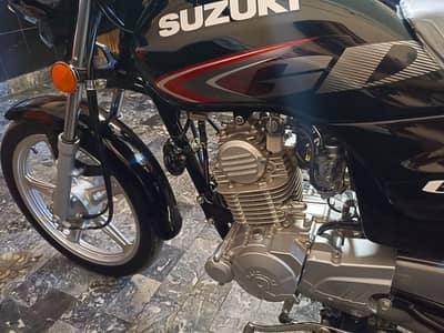 suzuki gd 110s only 3700km month off may 2k24 call 03212099329