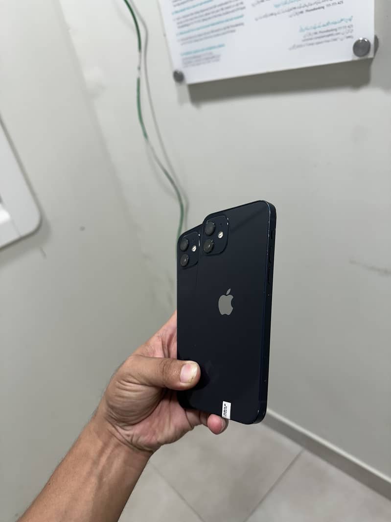 Apple iPhone 12 2