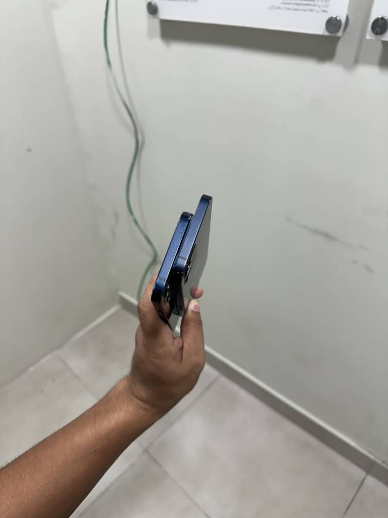 Apple iPhone 12 4