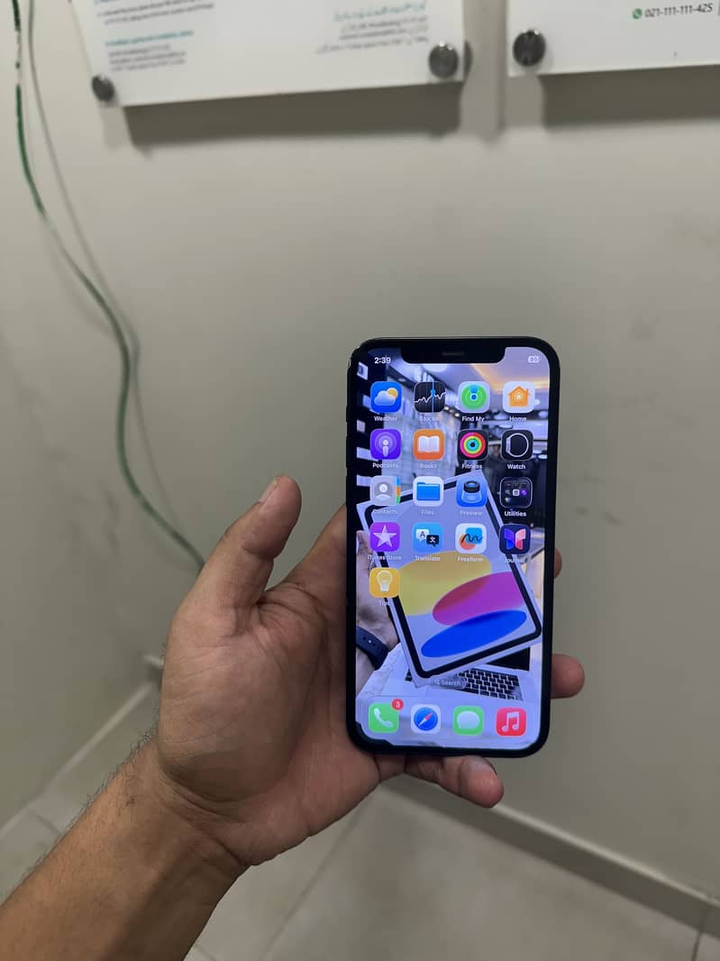 Apple iPhone 12 6