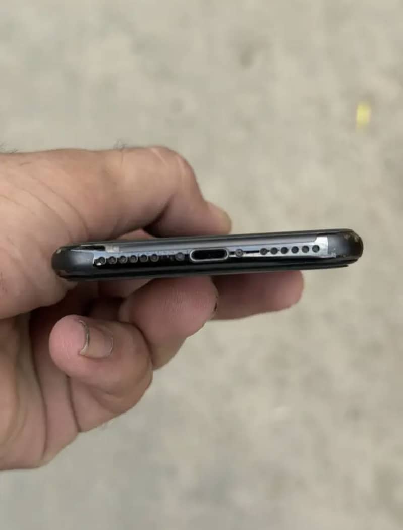 Apple iPhone X 4