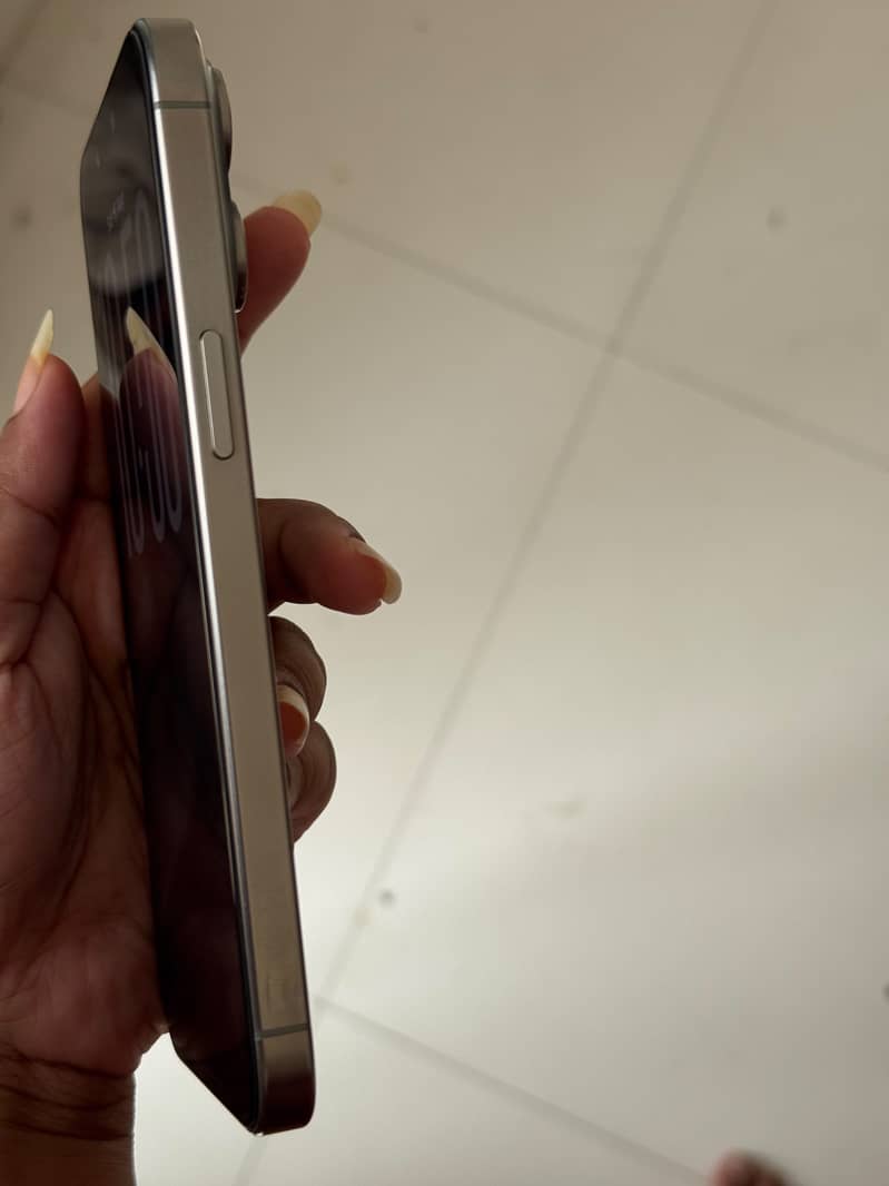 Apple iPhone 15 Pro Max 3