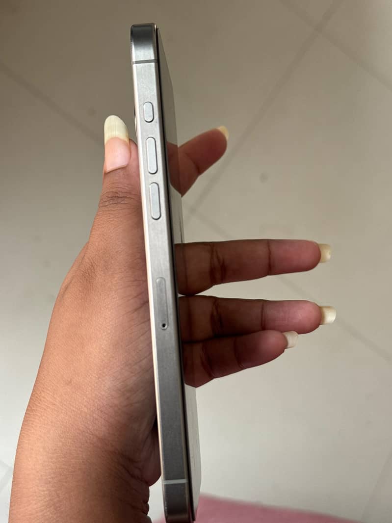 Apple iPhone 15 Pro Max 4