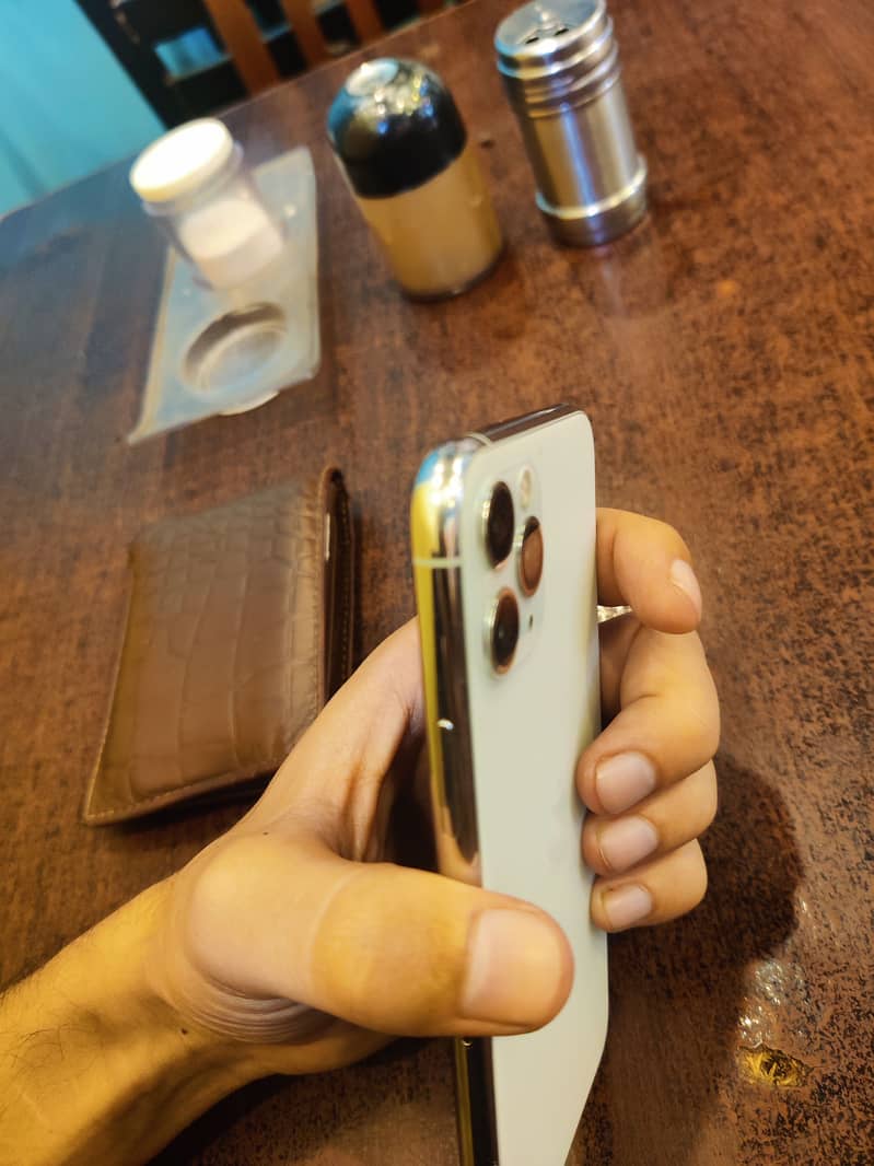 Apple iPhone 11 Pro 2