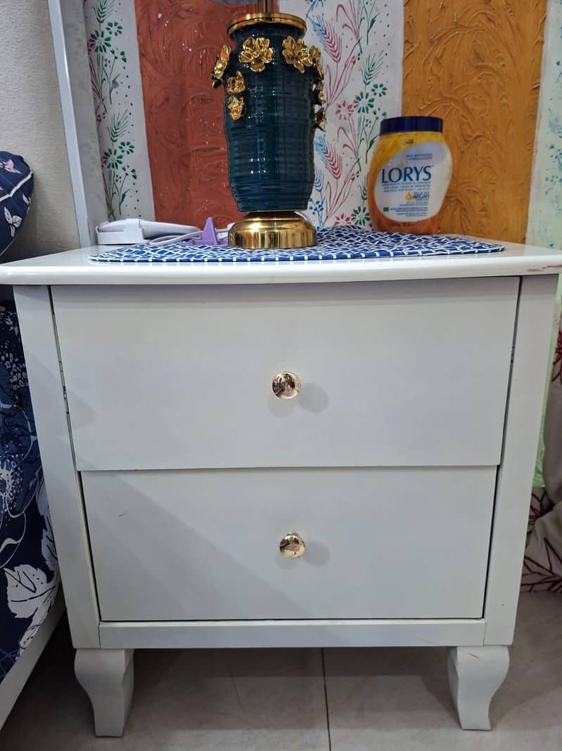 bed side tables with dressing 2