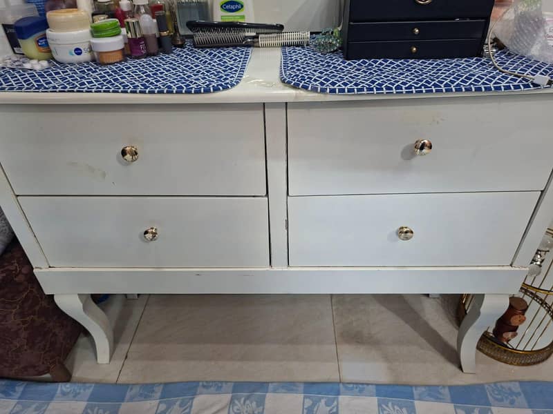 bed side tables with dressing 4
