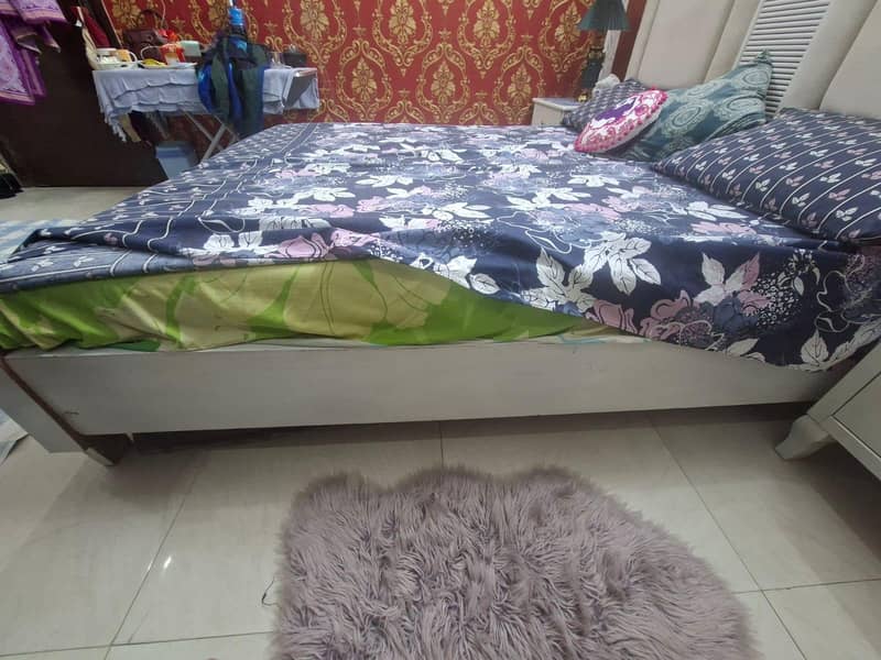 bed side tables with dressing 5