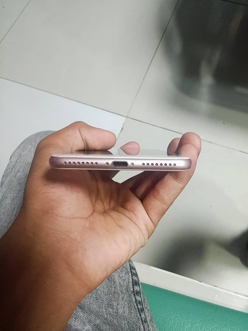 Apple iPhone 7 Plus 2