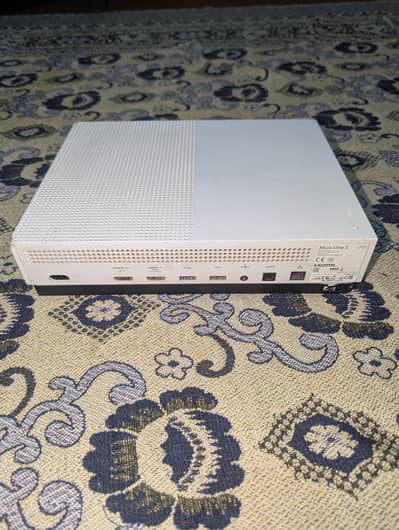 Xbox One S - New Condition (10/10) - Used