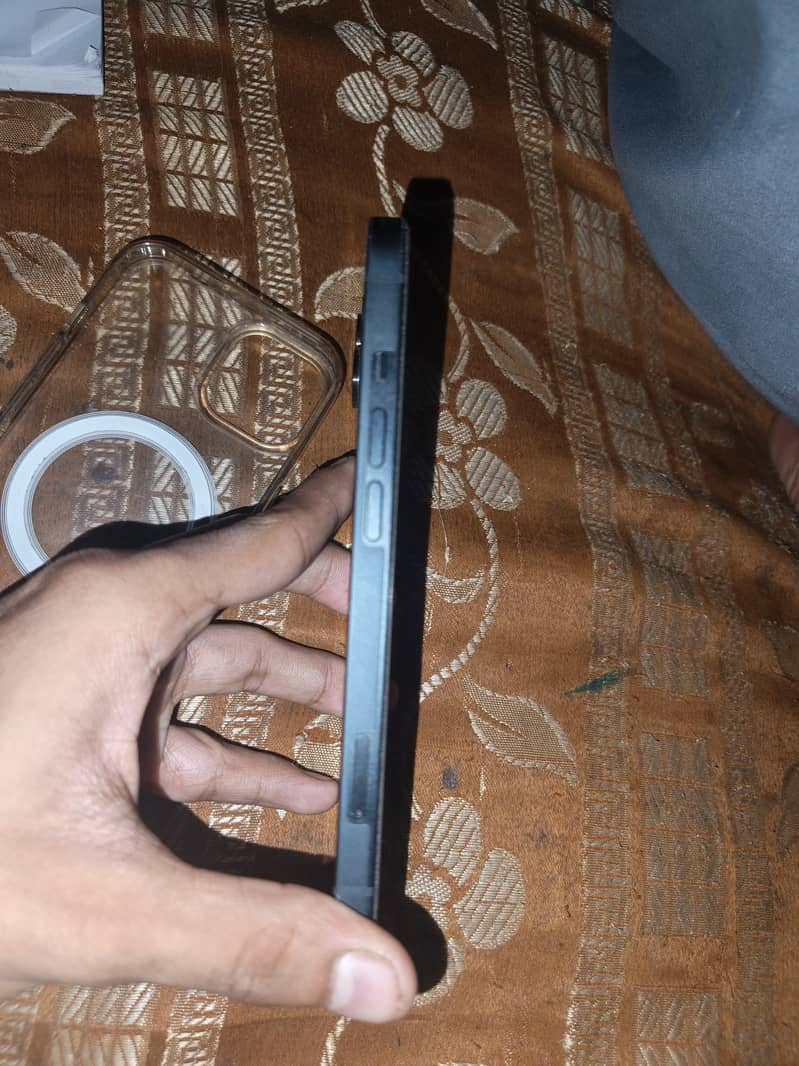 Apple iPhone 13 1