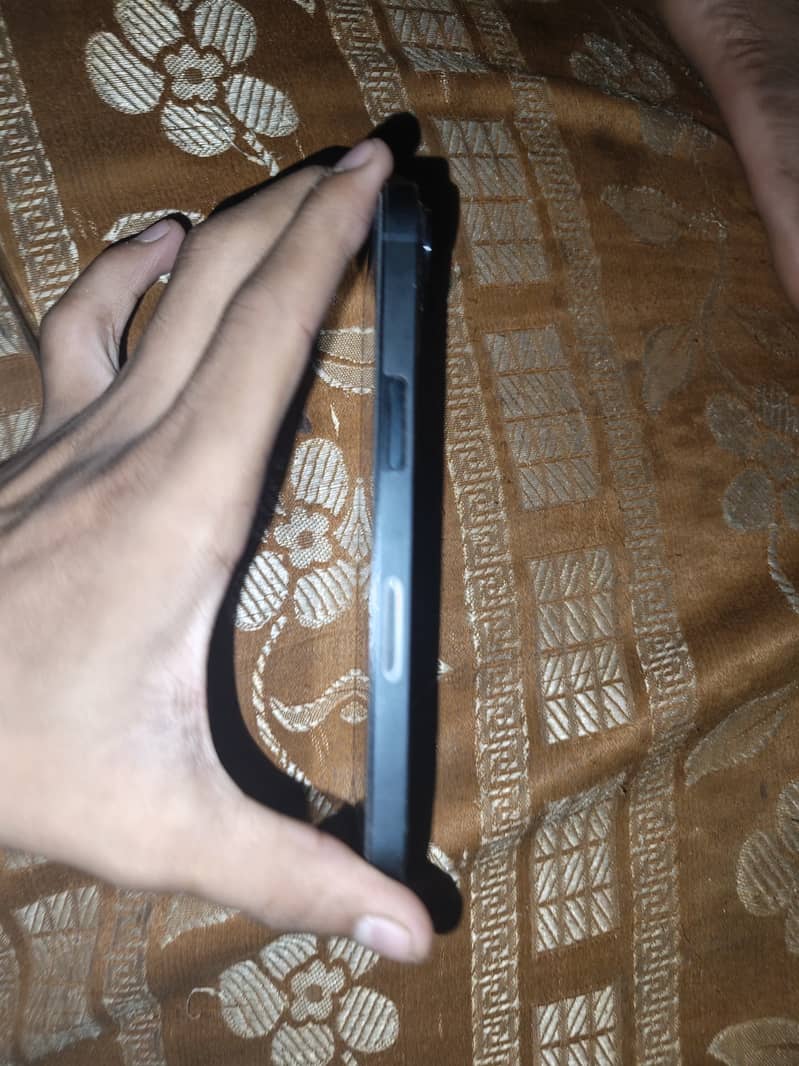 Apple iPhone 13 2